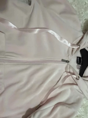 Gina kofta  - En Gina kofta i Storlek S. 🩷