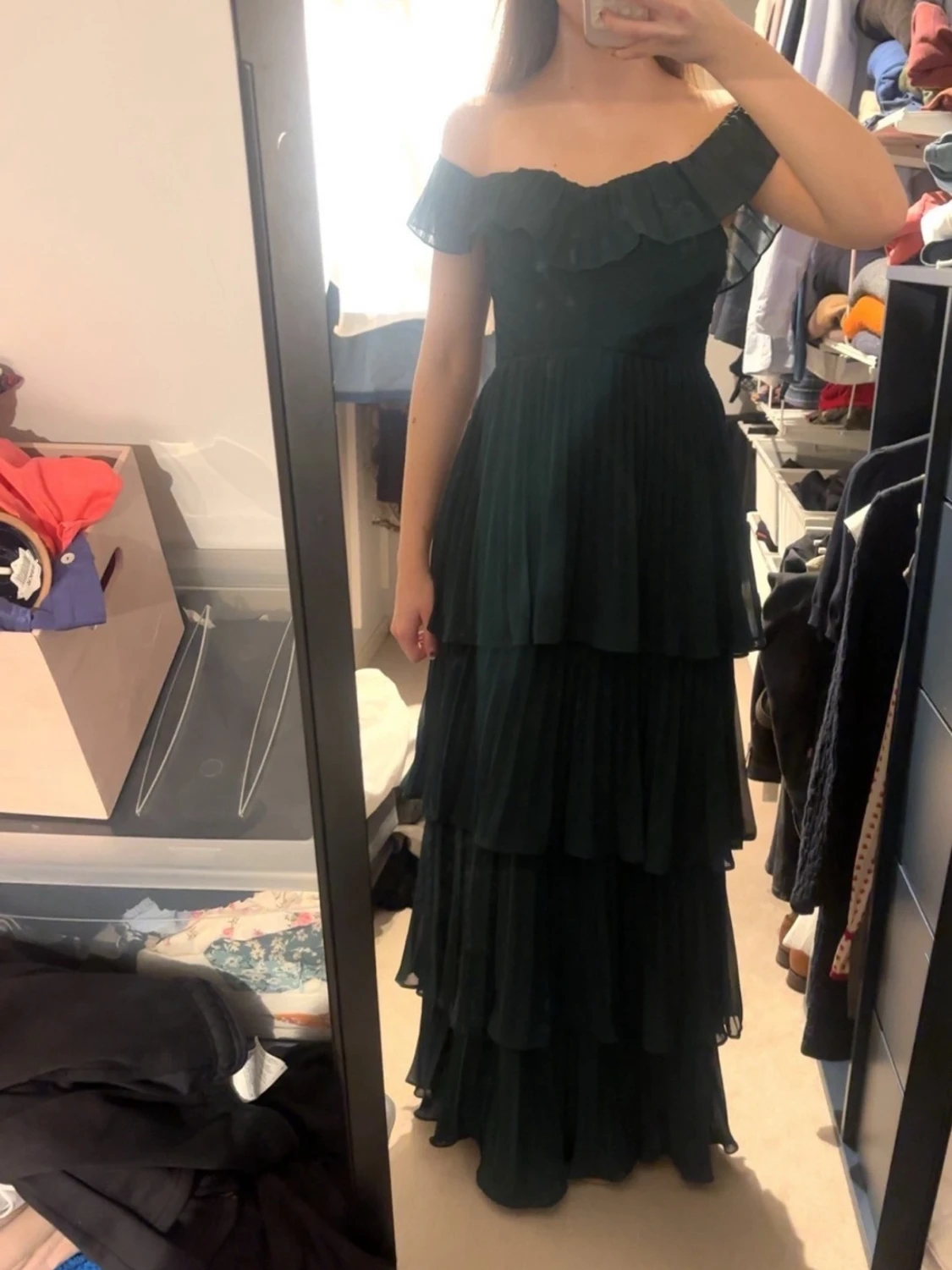 Mörkgrön offshoulder långklänning - 1