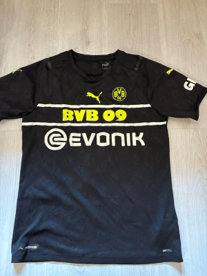 Dortmund-tröja Reus 11 M - Dortmunds matchtröja från säsongen 2022. Marco Reus nummer 11 på ryggen. Köpt på Dortmunds klubbshop.