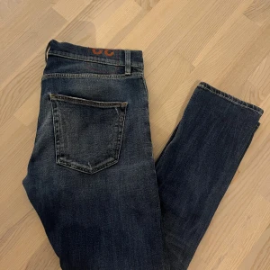 Dondup jeans - Riktigt snygga Dondup Icon jeans. Storlek W32 - mycket bra skick! Passar som replay anbass. Nypris ligger runt 3000kr! Hör av er vid frågor och pris kan alltid diskuteras vid snabb affär.