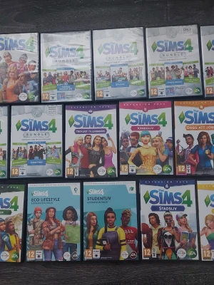 The Sims 4 + expansioner +  bundles (pc) - Jag säljer Samling med Sims 4 spel till pc.               Det innehåller orginal spelet, 9 expansioner och 6 bundles.