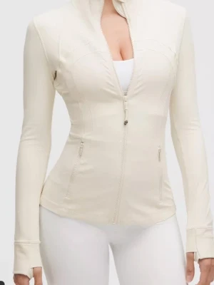 Lululemon define jacket - Nästan aldrig använd (2-4ggr) och har aldrig tränat i den!💕 Np: 1380kr! Pris kan diskuteras, skriv för fler bilder