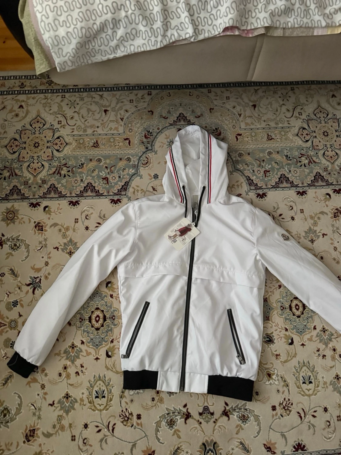 Vit vindjacka från Moncler med huva - 5