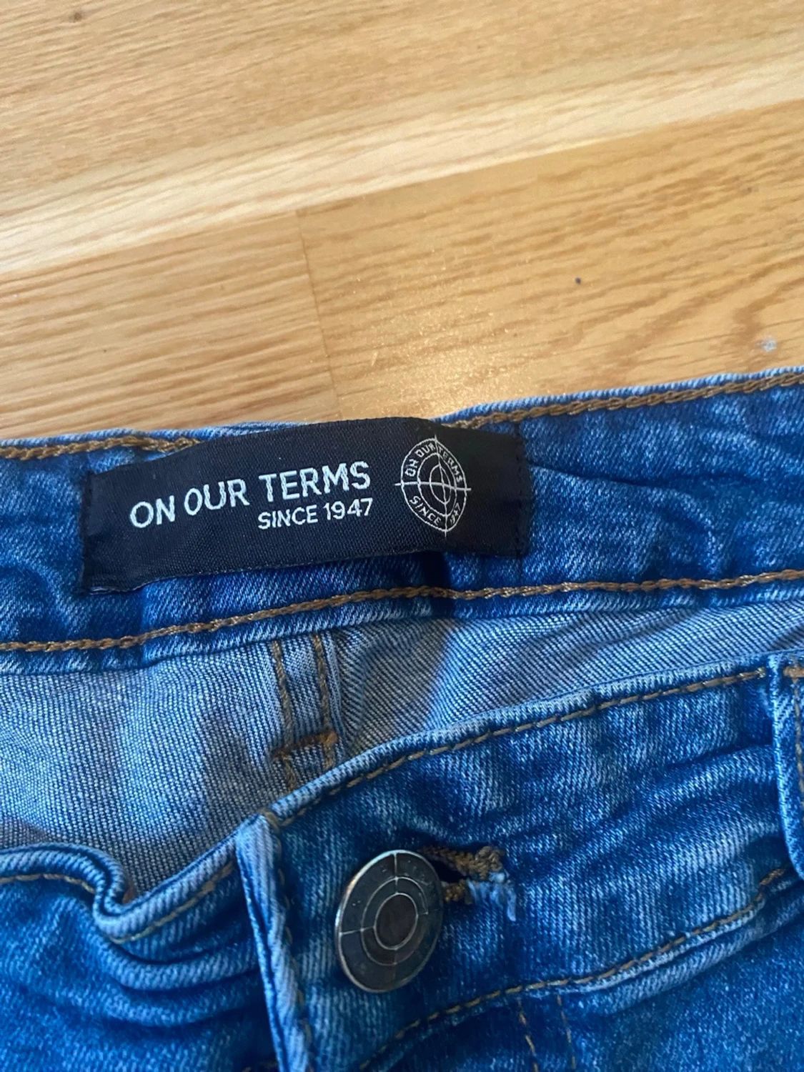 Blåa jeans från On our terms - 4
