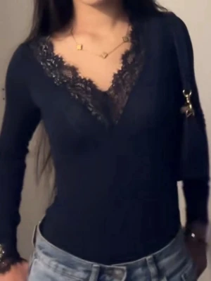 Intimissimi topp - Mycket bra skick🩷mörkblå färg