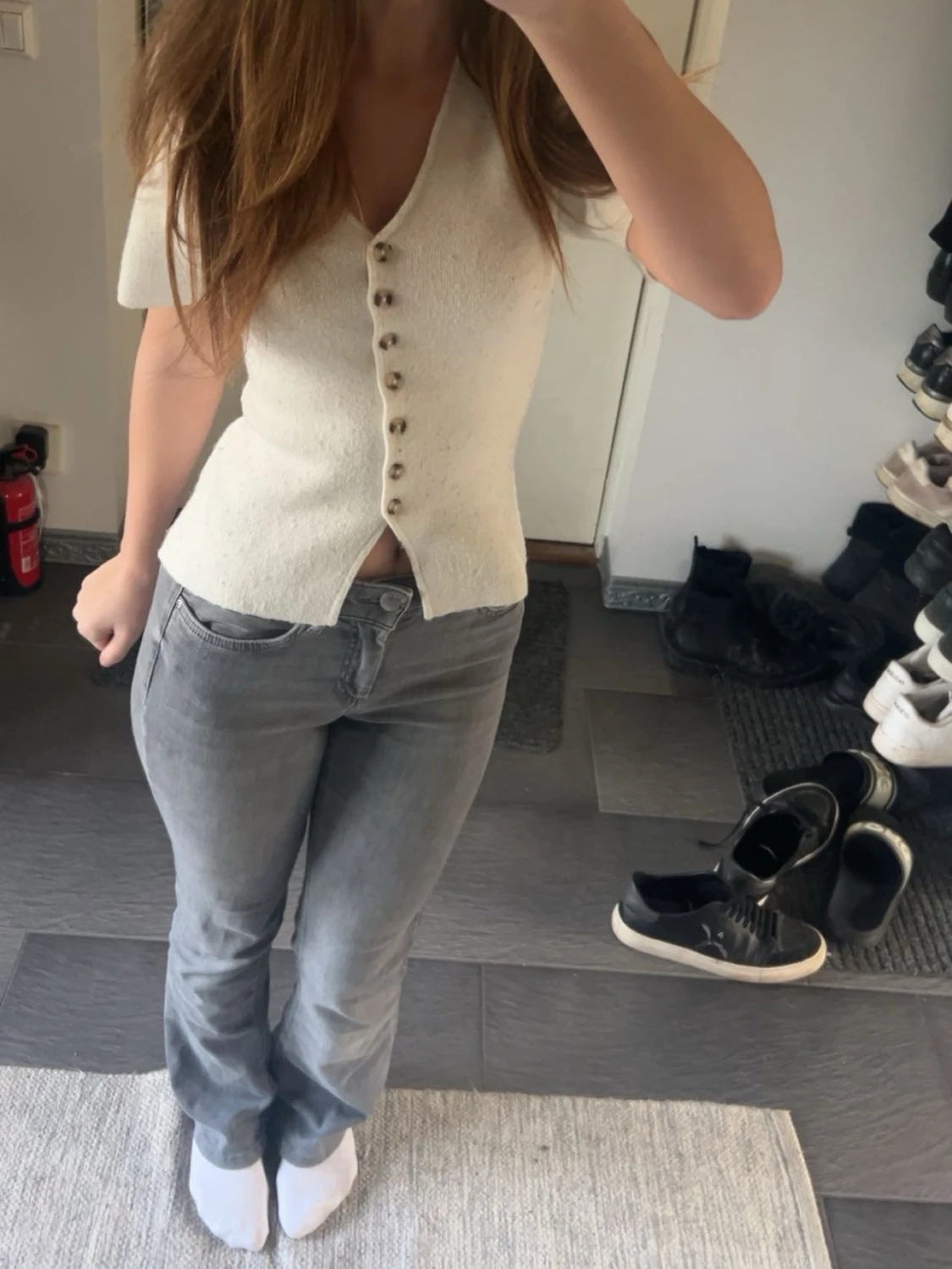 Grå bootcut jeans med normal passform