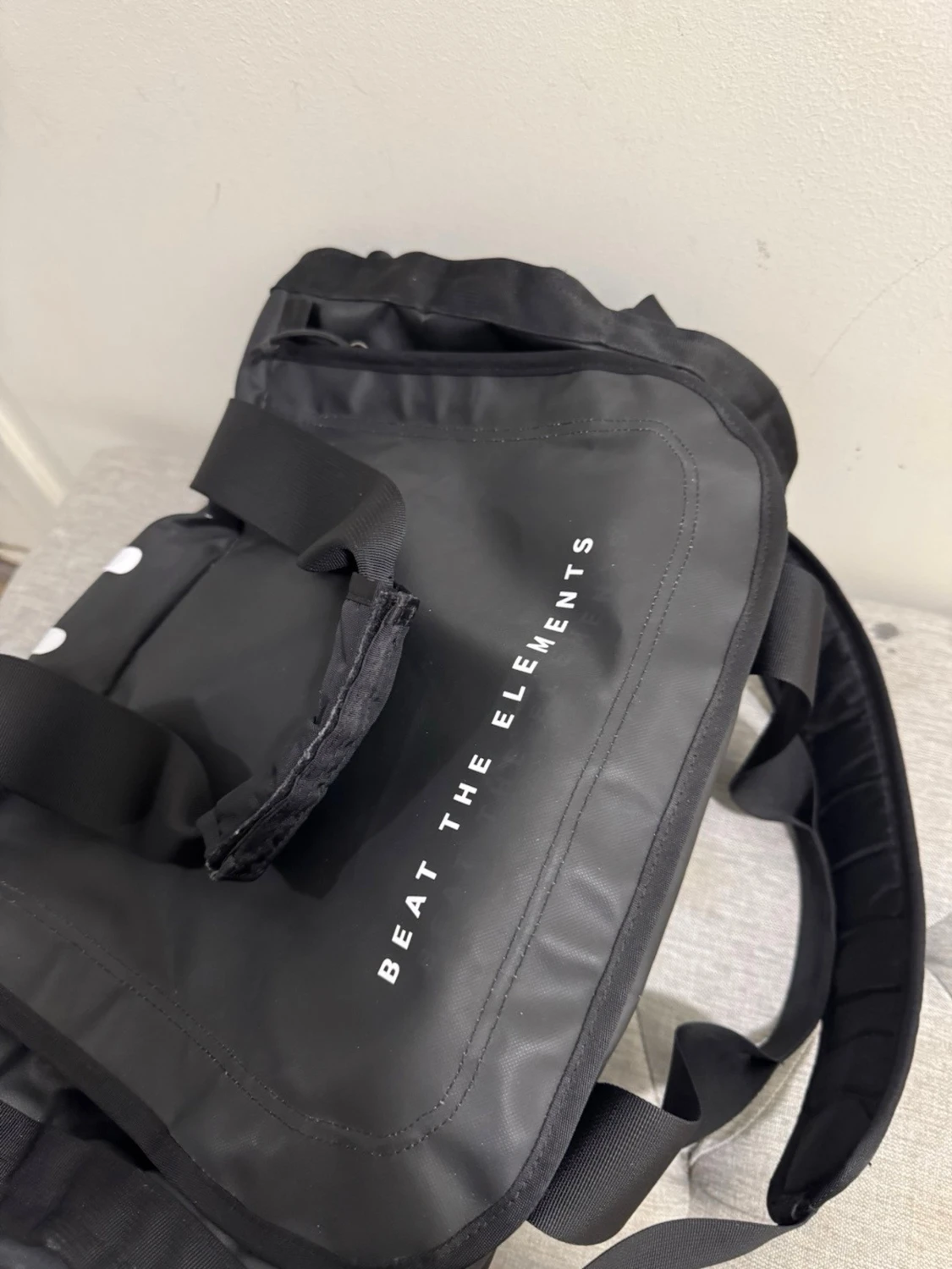 Svart duffelbag från Haglöfs Lava30 - 4