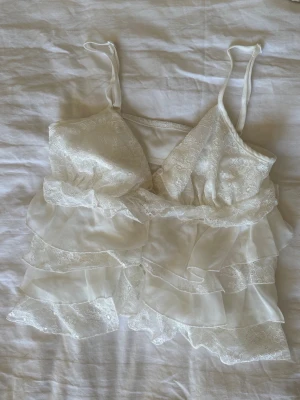 Vit söt sommartopp - Jättefin topp som jag aldrig använt! Bra skick💞💞