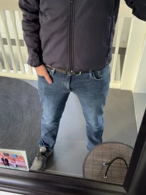 Onewear Jacka - Säljer min Onewear jacka då sommaren snart är här och den inte längre passar mig. Sjukt skön och stilren jacka. 