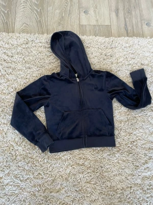 äkta juicy tröja  - 💖 Juicy couture tröja Storlek 130. Pris: 130 kr Först till kvarn!