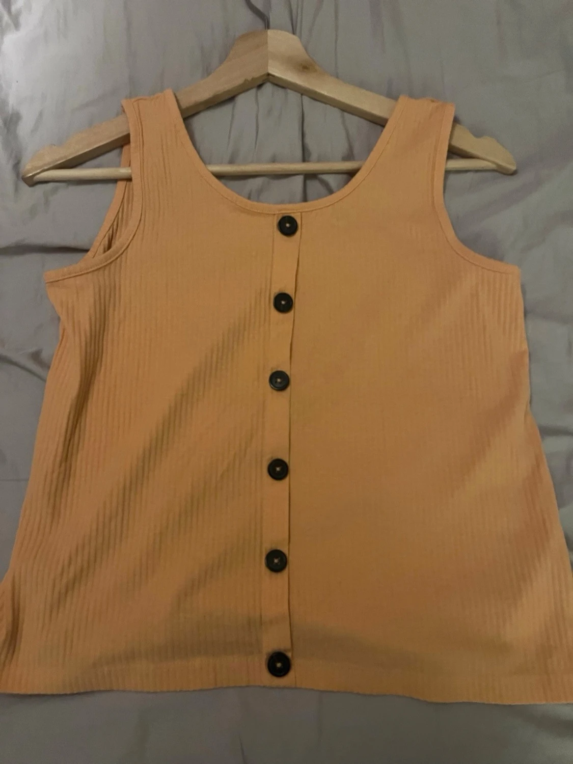 Coral orange ribbad linnetopp med knappar - 1