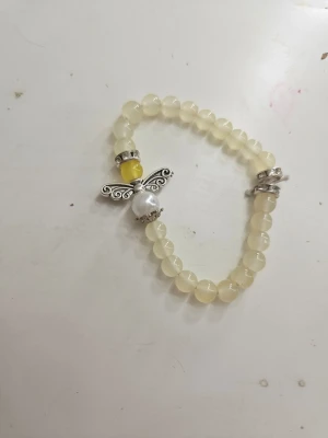 Lykoängel armband💛 - Lykoängel armband, finns i alla olika disainer. Helt nya och egen gjorda. Pris kan diskuteras 