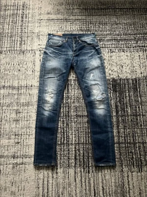 Dondup Jeans - |Dondup Jeans| | Storlek: W32  | Skick: 9/10| Medföljer: inget| Frågor eller funderingar tveka inte på att höra av dig!