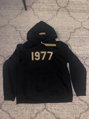 Svart 1977 tröja - Dm vid intresse!