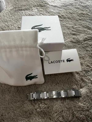 Silverfärgat armband från Lacoste - La coste armband helt ny 