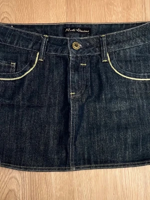Jeanskjol  - Fin jeanskjol som är som ny:) Passar dem med S/M