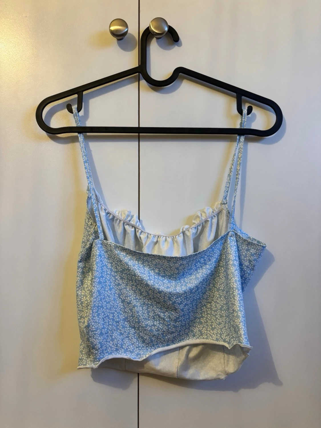 Blommig blå linnetopp med smala band - 1