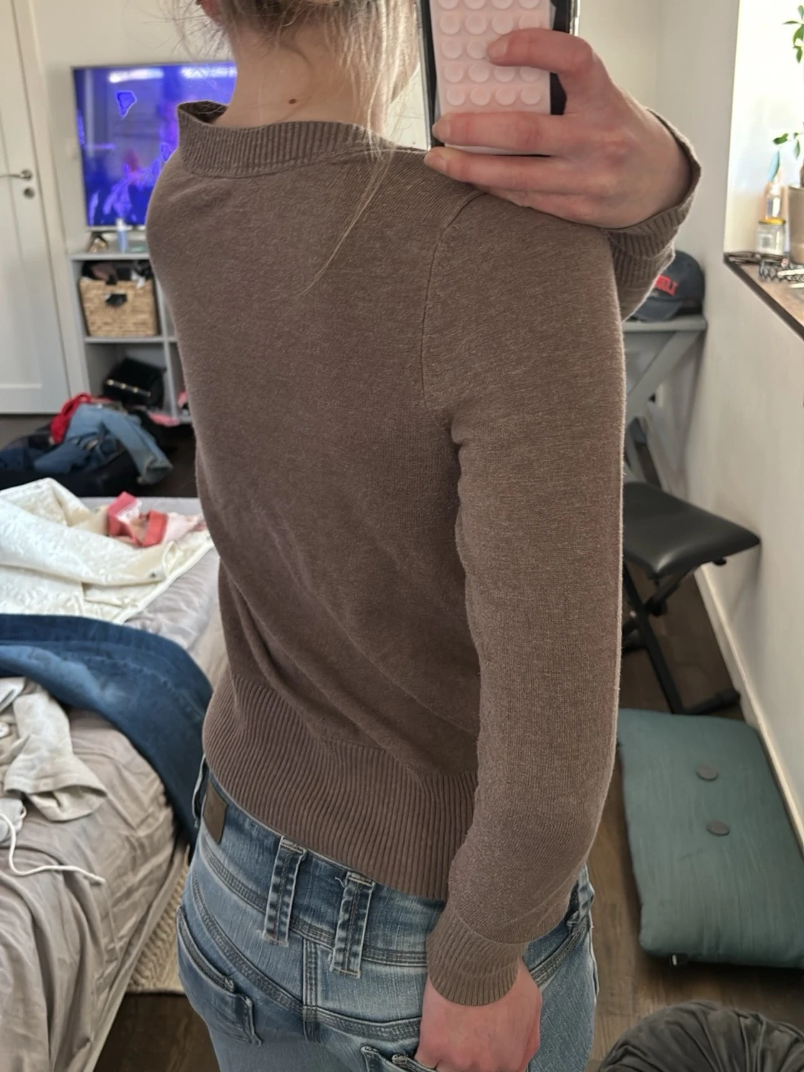 Brun stickad tröja med rund hals - 1