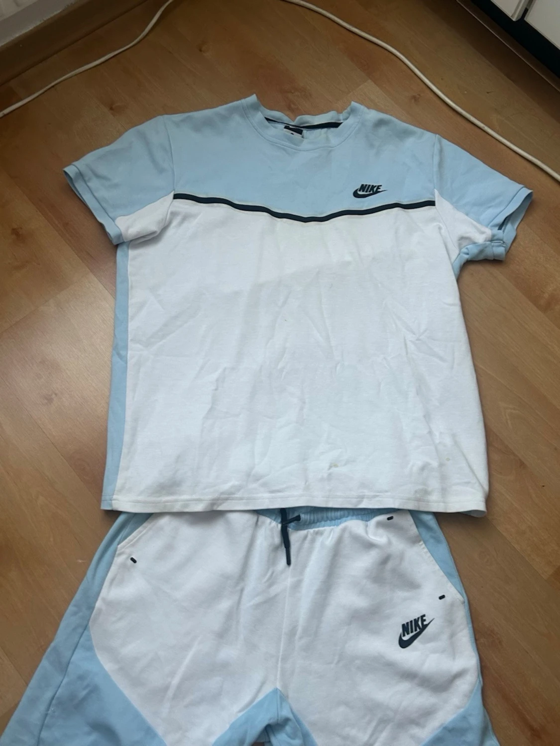 Nike set i ljusblått och vitt