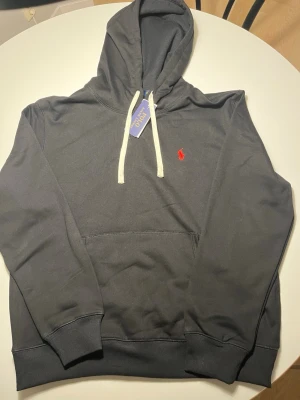Polo Ralph Lauren hoodie - Svart Ralph Lauren hoodie! Perfekt skick!