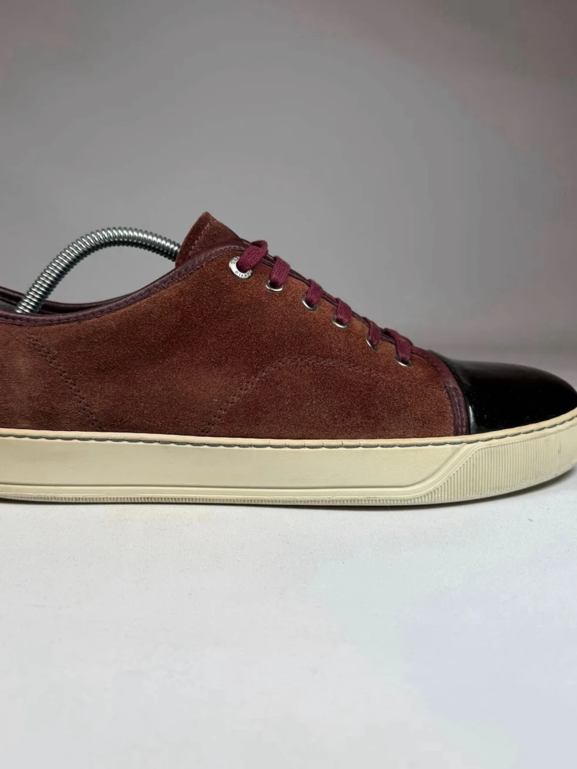 Bruna lanvin sneakers med lackad tå - 1