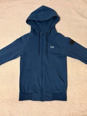ICIW Zip hoodie - ICIW Zip hoodie i storlek XS (dam). I nyskick, inga fläckar eller annat.  Modell: Activity Zip Hoodie Wmn Teal