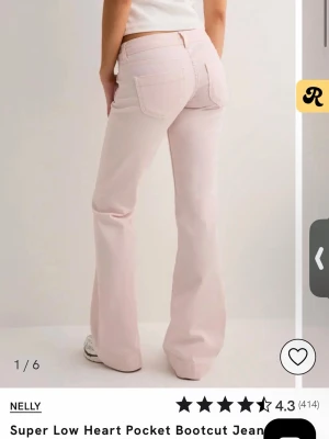 Nelly bootcut jeans  - Helt oanvända! Storlek M🤩 Nypris 599kr + frakt 