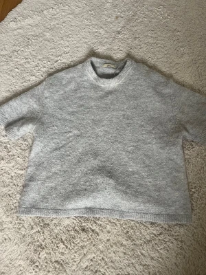 Snygg stickad tröja - Säljer denna snygga stickade tröjan från ginatricot