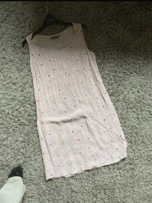 Sommar klänning  - Skriv om du undrar något 😊