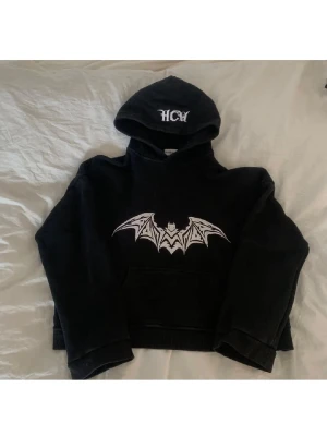 heaven can wait - Tröja från heaven can wait, svart hoodie släpptes på 2020 droppet av Felix spooner.  Inte använd mycket så den är fräsch! (Snabb affär bättre pris)