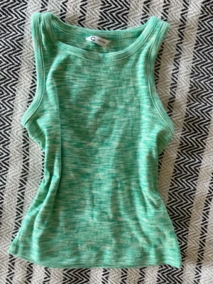 Grönt linne - Söt linne storlek 134/140 men passar xs! 