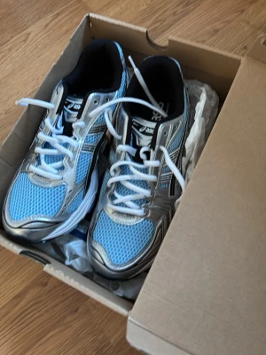 Asics gel cayano 14 ljusblå - Helt nya äkta