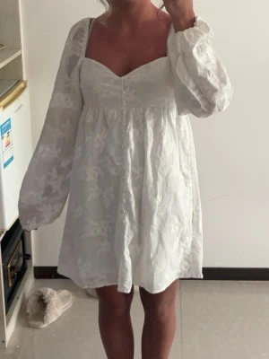 Vit kortklänning från gina - Supersöt vit kortklänning från Gina❤️❤️