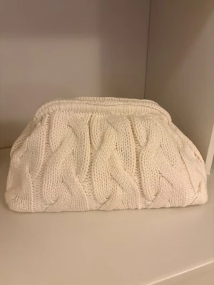Soft goat clutch - Såå fin clutch från soft goat i ull och cashmere. Inga defekter! Nypris runt 3000kr💕
