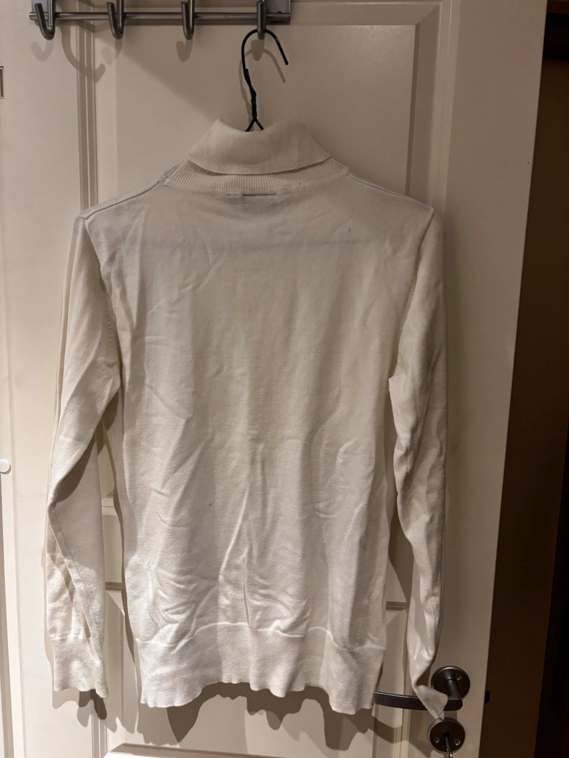 Vit polotröja i stickat material - 1