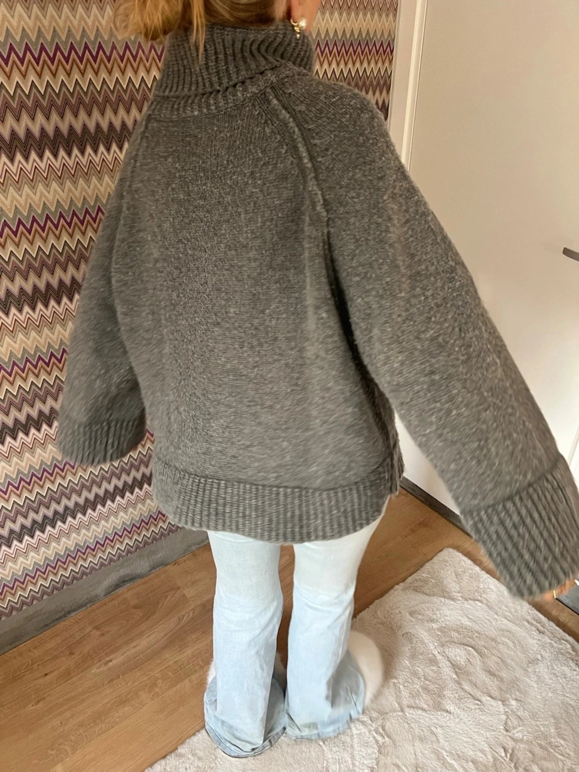 Grå oversized stickad polotröja - 1