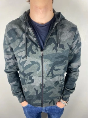 Ralph Lauren hoodie - Size M | Mycket bra skick | Modellen är 184, 74 kg | Hör av dig vid frågor!