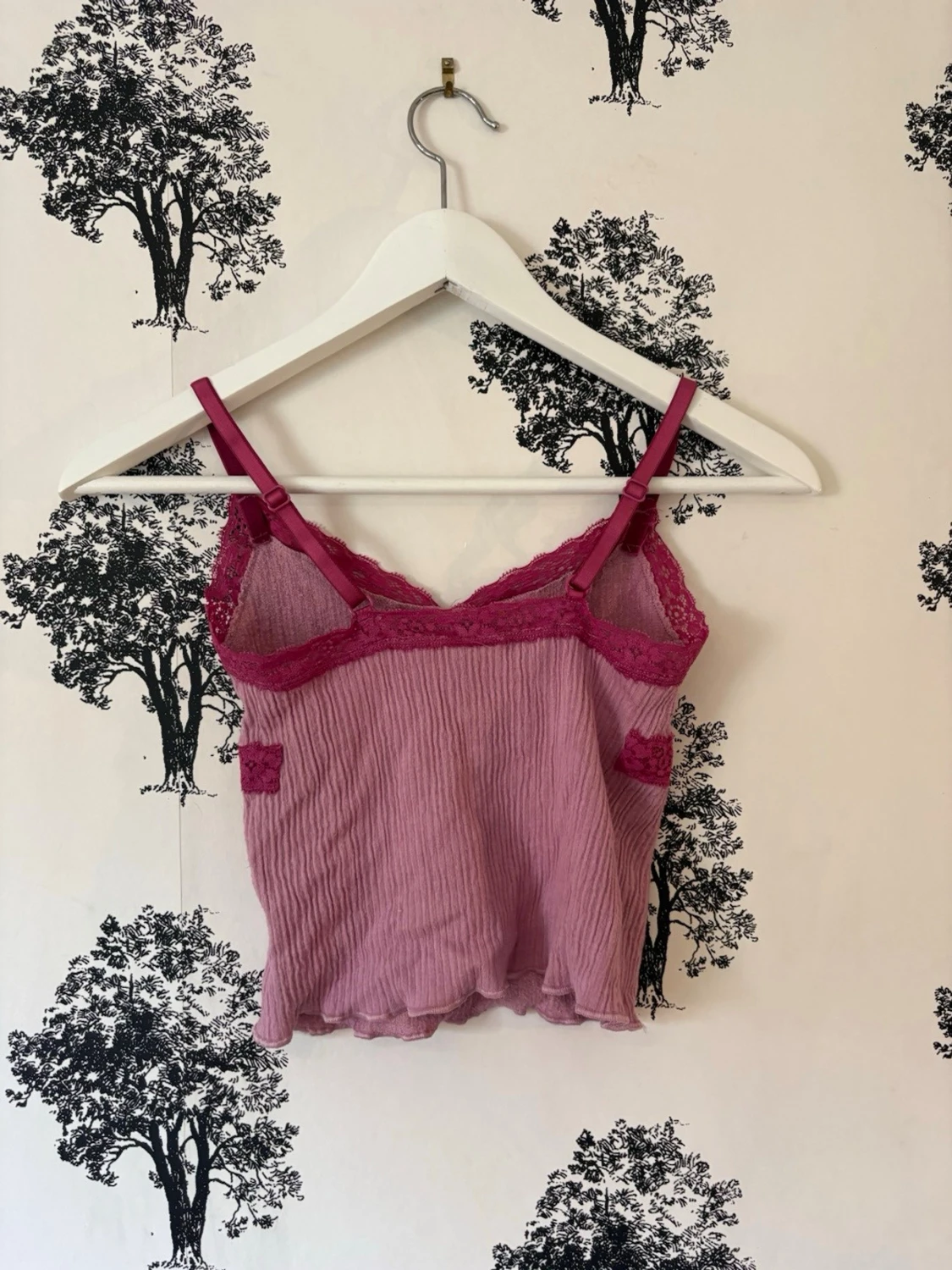 Rosa ribbad linnetopp med spets - 1