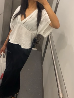 Vit blus med spetsdetaljer - Jättefin vit blus från zara🤍