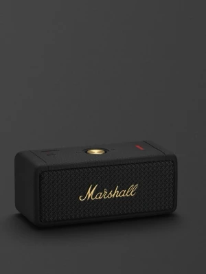 Marshall Emberton II bärbar högtalare - Marshall Emberton II är en kompakt, svart bärbar högtalare med klassisk Marshall-design. Högtalaren har ett robust hölje i texturerat material, guldfärgad kontrollratt och tydlig Marshall-logga i guld på fronten. Perfekt för dig som vill ha grymt ljud och snygg retrostil.
