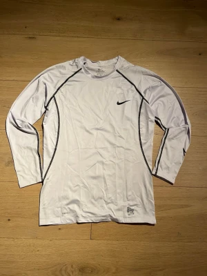 White Nike compression shirt - Long sleeve Nike White compression shirt