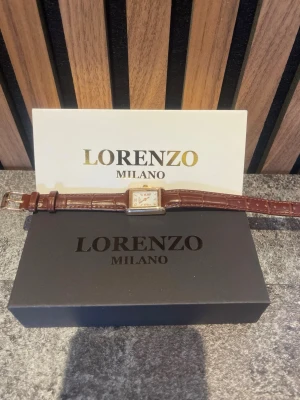 Lorenzo Milano - Säljer en mycket fin Lorenzo Milano klocka. Klockan är tillverkad för kvinnor och är helt ny.