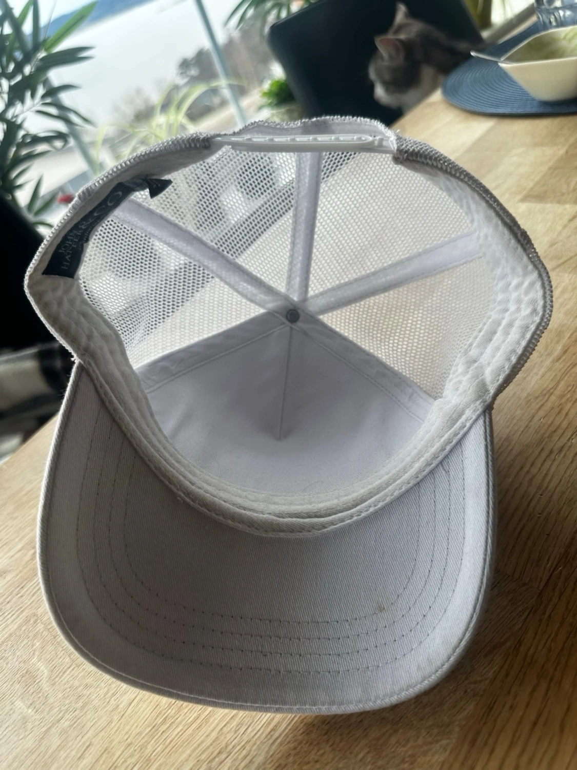 Vit keps från John Hatter  - 1