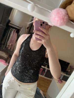 Paljett topp - Gittar fint men inte kommit till användning ☺️  Skriv om du undrar något💕