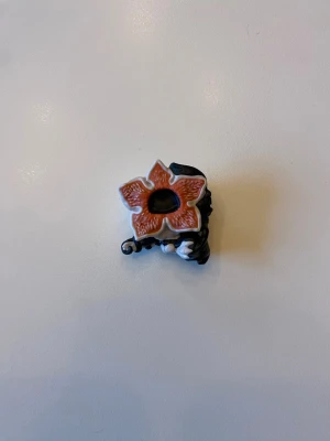 Stranger things kinder joy demogorgon - Stranger things kinder joy demogorgon. Man får inte med någon choklad. Figuren är i nyskick.