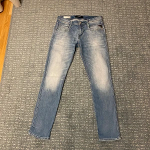 Replay Anbass slim fit - Replay Anbass slim fit. Mycket bra skick!  Storlek:W30 L32                                                        Pris:499✅