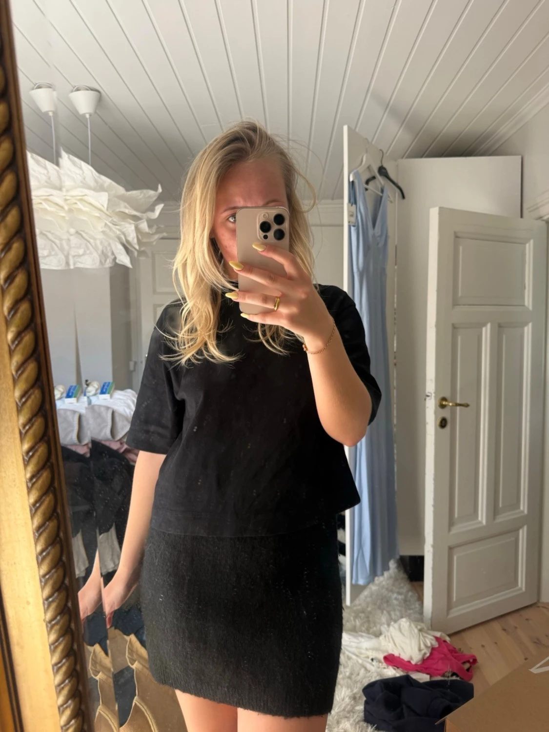 Svart stickad kortkjol  - 1