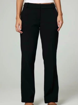 Svarta kostymbyxor  - Vera petite flared kystymbyxa från Bikbok💗