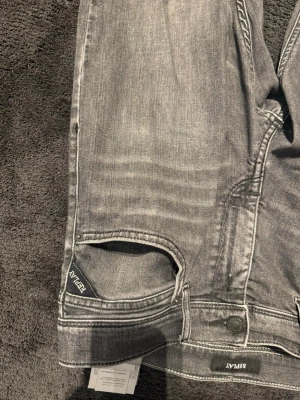 Grå jeans från Replay - Snygga grå jeans från Replay, passar dig som är 168-178 typ 