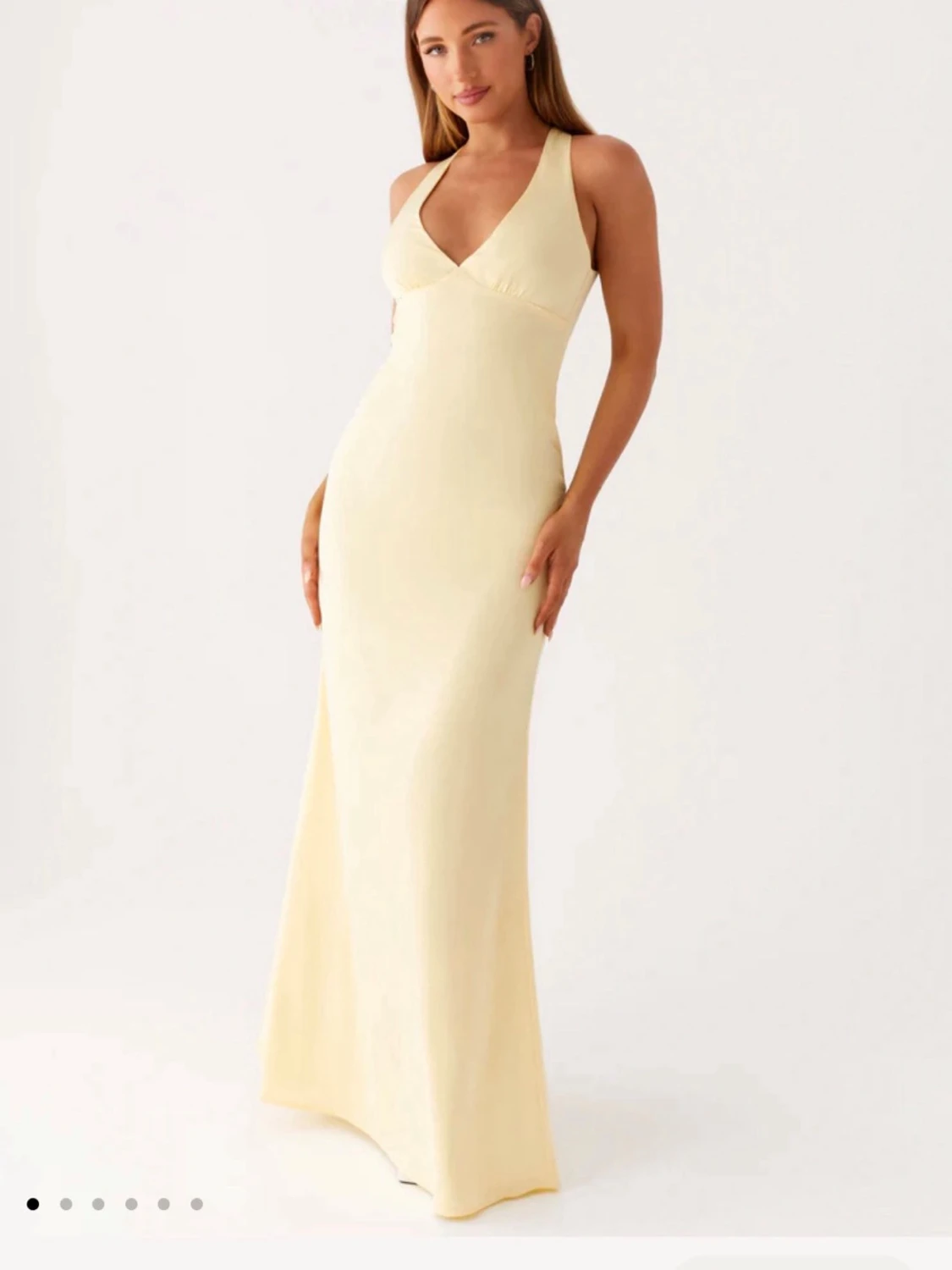 Ljusgul halterneck balklänning